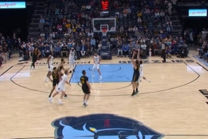 一回合拿6分！波斯特外线3+1加罚不中 勇士篮板莱昂斯再中三分