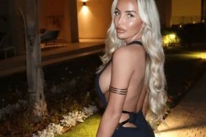 太阳报：帕尔默模特女友更新社交动态，性感黑色长裙尽显好身材