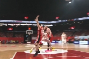 马场雄大不满吹罚！杨毅：从世界杯开始 日本这几年占便宜太多了