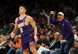 差距还是挺大！替补得分对比：湖人25分 太阳56分&阿伦个人28分