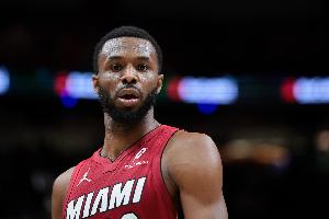 球场华罗庚！维金斯10中5拿下18分2板2助1帽 关键时刻摸不到球