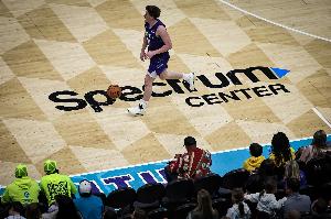 【菜鸟】克尼佩尔28分8三分&创历史新秀三分纪录 雷诺22分 VJ19分