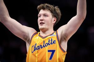 这菜鸟不得了！克尼佩尔58.5场轰进206记三分 基根·穆雷用了80场