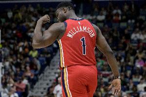 害搁那扣篮！锡安轻盈起飞 滞空滑翔双手重扣！