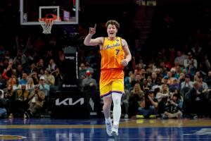 新秀赛季三分命中榜：克尼佩尔第1 穆雷206球第2 米切尔187球第3