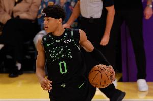 高效输出！鹈鹕7号秀费尔斯半场6中4&三分2中2 拿到12分2板1助