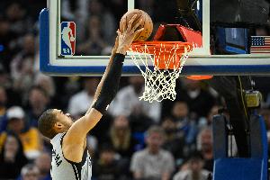 文班：常规赛MVP是我的目标之一 这取决于球队成功&我也需要加劲