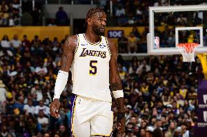 会隐身术？艾顿半场0出手未得分仅拿1篮板1抢断 正负值-15