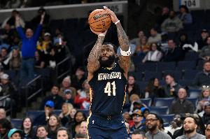 背打小能手！萨迪克·贝半场9中5拿下19分4板6助 首节独得12分