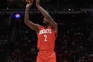 媒体人：电风扇不走乌度卡总想试试 试试就逝世 以后就前排看球吧