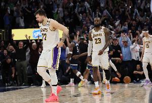 名记：输魔术后湖人更衣室气氛不好 里夫斯本赛季第一次拒绝采访