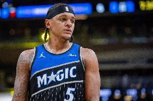 虽0失误但命中率实在惨淡！班凯罗16投6中得19分8板9助 正负值-7