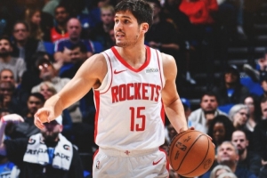 当之无愧！火箭官方赢球海报封面：主导逆转功臣—谢泼德！