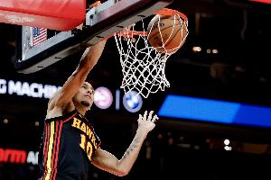 只进精彩球！里萨谢反击暴扣打成2+1得到今日首分！