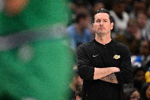 雷迪克：我们赛前策略是限制对手出手次数 但太阳三分就出手50次