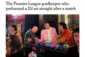 文体双修！西汉姆门将阿雷奥拉在英超赛后客串酒吧DJ，打碟搞气氛