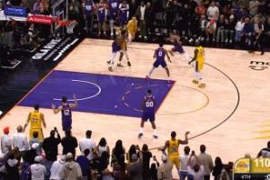 战术不错！里夫斯远端底角获得出手机会 可惜绝杀三分不中