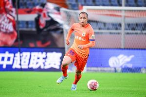 记者谈泰山新赛季首发：马德鲁加黄政宇搭后腰 高准翼配阿尔瓦罗