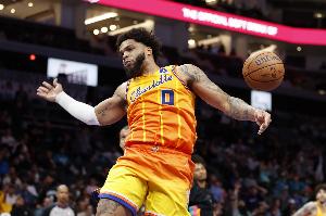 小桥：我们有极具爆发力的得分手 为了球队赢球我愿意做任何事