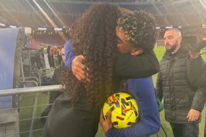 望子成龙18岁亚马尔西甲戴帽，母亲现场见证激动庆祝