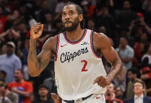 范甘迪：伦纳德是顶级杀手防守无所不能 关键时刻必须防对手核心