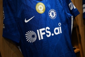 记者：本赛季，切尔西球衣胸前广告赞助商IFS赞助费远超1500万镑