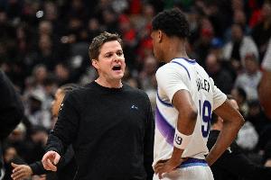 不等末节了？爵士次节18-38净负鹈鹕20分 半场落后25分