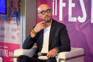 曾加：上赛季后人们说国米完蛋了，但现在国米已经在意甲拿到67分