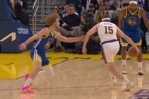 丝滑！里夫斯背运过掉波杰 迎着追梦上篮得分帮助球队10-2开局