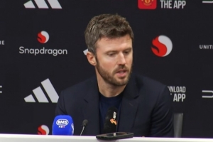 卡里克：现在定位球纠缠有点过头 B费队史地位不是我该评论的