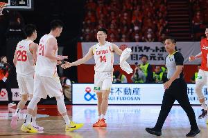 教练组有给球员布置联赛作业习惯 郭士强给李弘权布置了啥作业呢