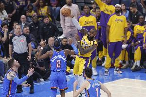 霍里：詹姆斯是唯一有权抱怨裁判的人 他没有SGA&东里的吹罚待遇