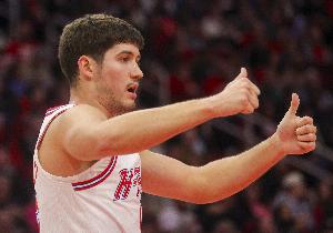 本赛季谢泼德首发时火箭7胜2负！火媒：乌度卡必须让他继续打首发