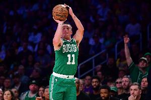 替补持球核心！普里查德上半场12中5 砍下11分6助攻