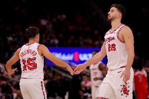 申京谈谢泼德:他差点就四双了 我们应该让他多抢几个篮板的