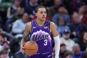 也就靠你了！基昂特·乔治半场9中6砍下全队最高14分 另有2断