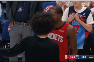 他真爱篮球！杜兰特赛后声情并茂指导凯肖恩·乔治 后者频频点头