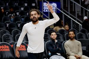 Shams：特雷·杨将于周五主场对阵爵士的比赛中迎来奇才生涯首秀