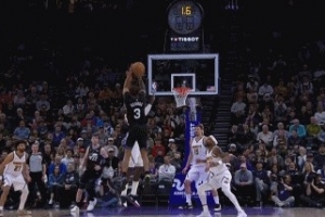 跳的是真高！基昂特·乔治迎着小哈达威防守命中半场压哨三分球