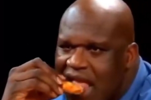 奥尼尔回忆吃辣鸡翅瞬间：那鸡翅真是变态辣 我的大便都是辣的