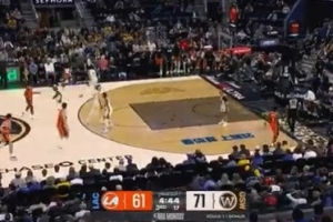 差了一点点！加兰晃开桑托斯 但三分没有投进