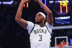 你真是白搭！特纳半场5次出手皆在外线 命中1球仅拿5分