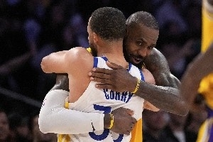 老将底薪？送走巴特勒？库里格林或将招募老詹但勇士该如何操作？