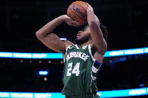 不在状态！卡梅隆·托马斯3中0仅靠罚球拿到2分 正负值-18