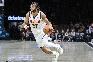 差点轰进后场压哨三分球！贾马尔·穆雷第三节8中6&5三分砍下18分