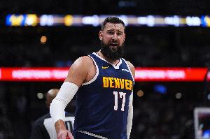 今天打双塔！瓦兰丘纳斯首发17分钟 6中4&5罚全中拿到13分6板