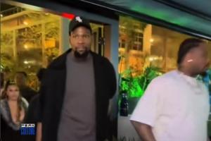 火箭不敌热火后杜兰特与多名Ins火辣模特走进同一家餐厅