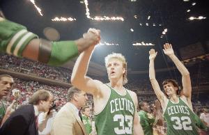 蒂格：约基奇都这么厉害 那伯德呢？把他放现在场均不得30+10+8