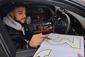 抵制倒卖签名！马兹拉维随便画两笔，敷衍签名倒卖者