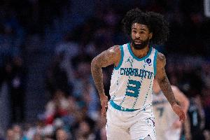 黄蜂主帅：科比·怀特是优秀持球手 对米勒三球克尼佩尔帮助很大